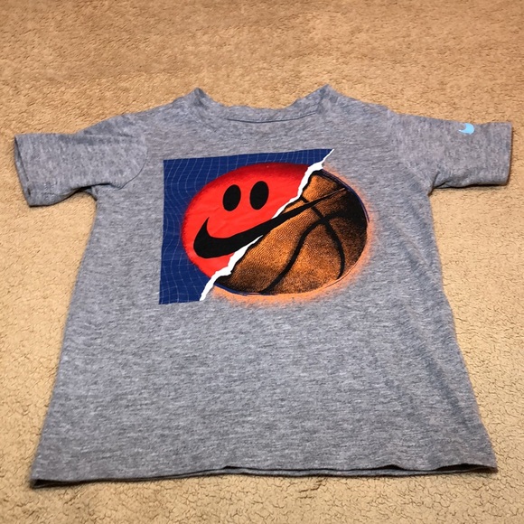 4 Nike size 4 shirts - Picture 3 of 6